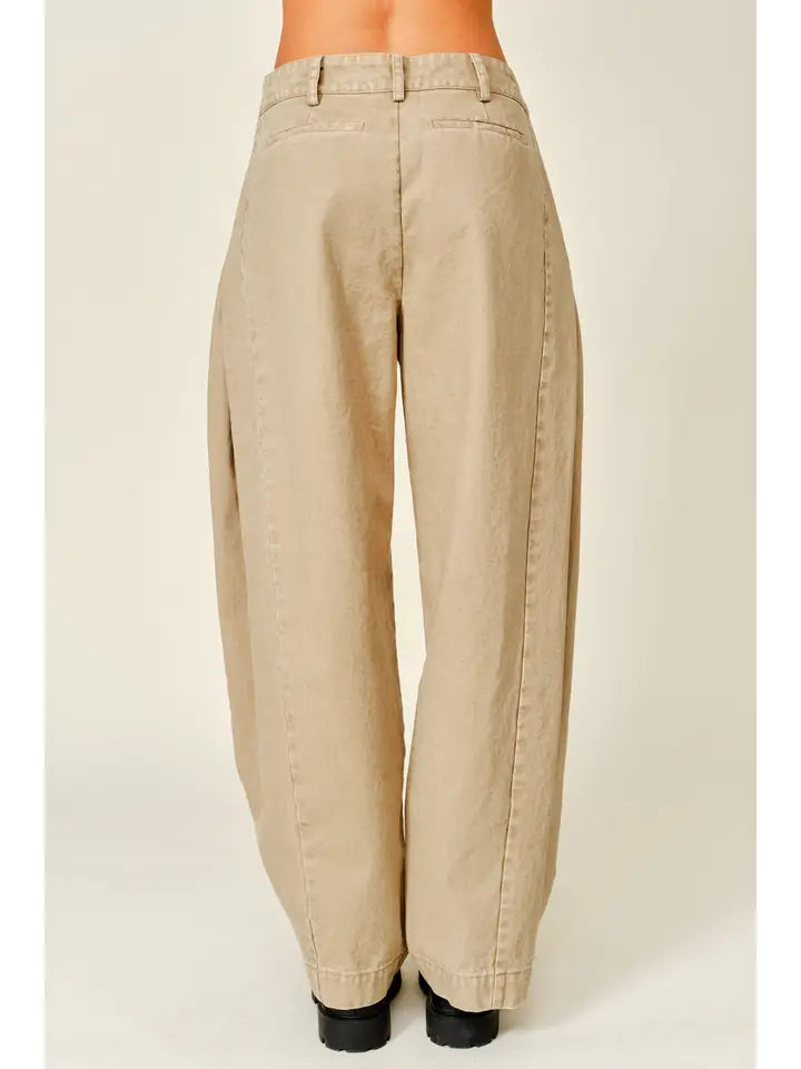 Pleated Barrel Jeans