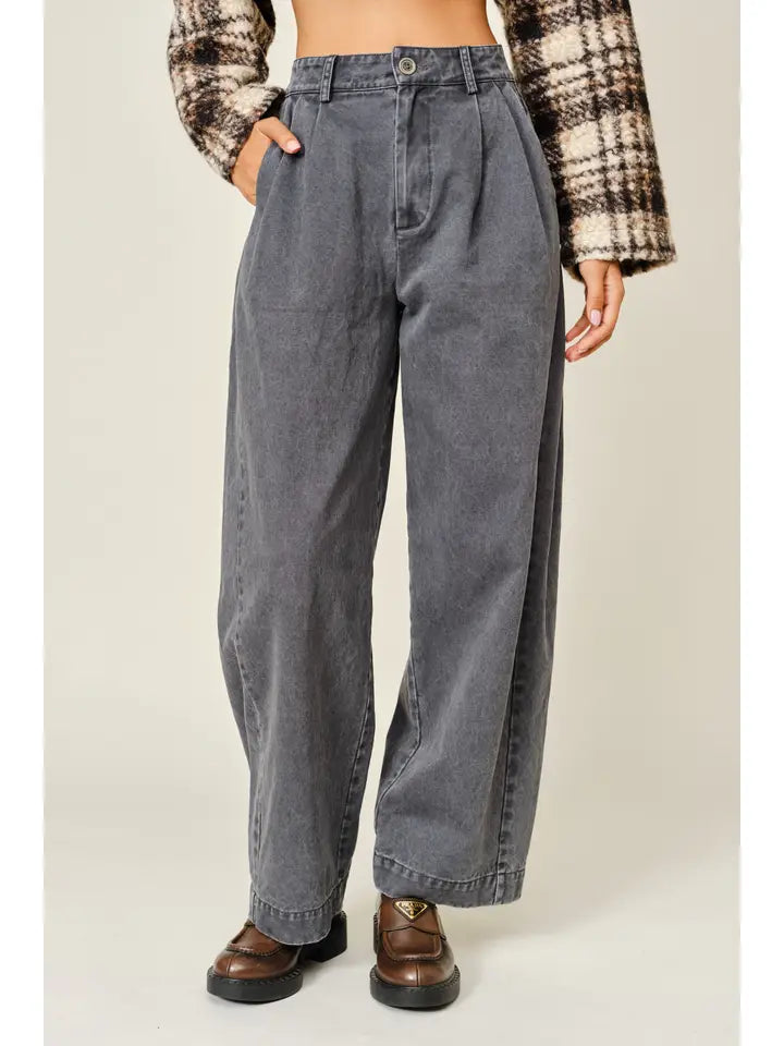 Pleated Barrel Jeans