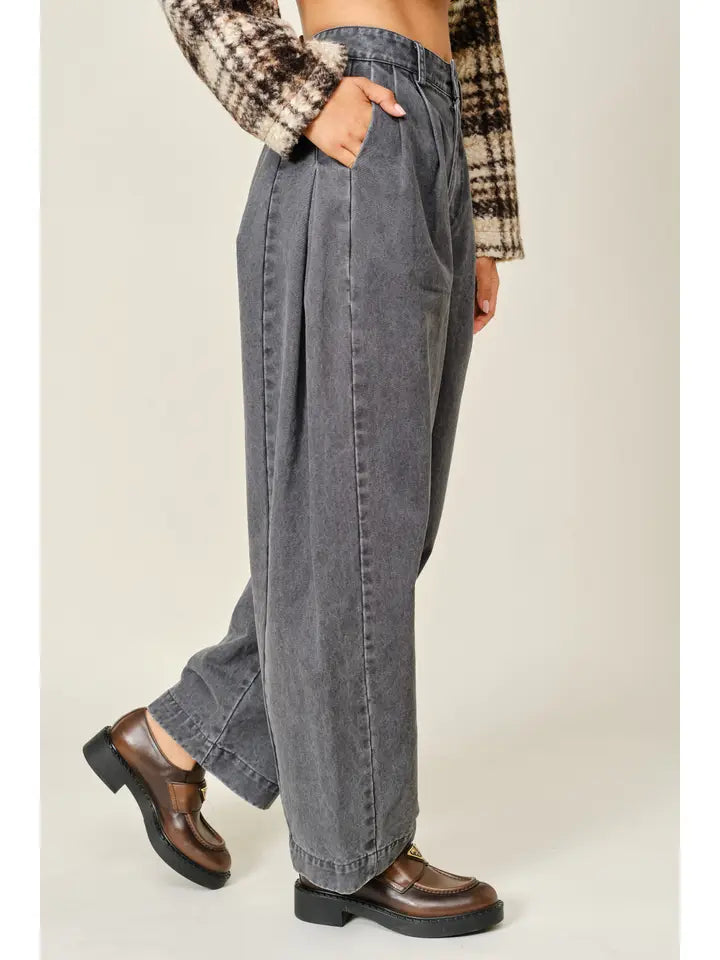 Pleated Barrel Jeans