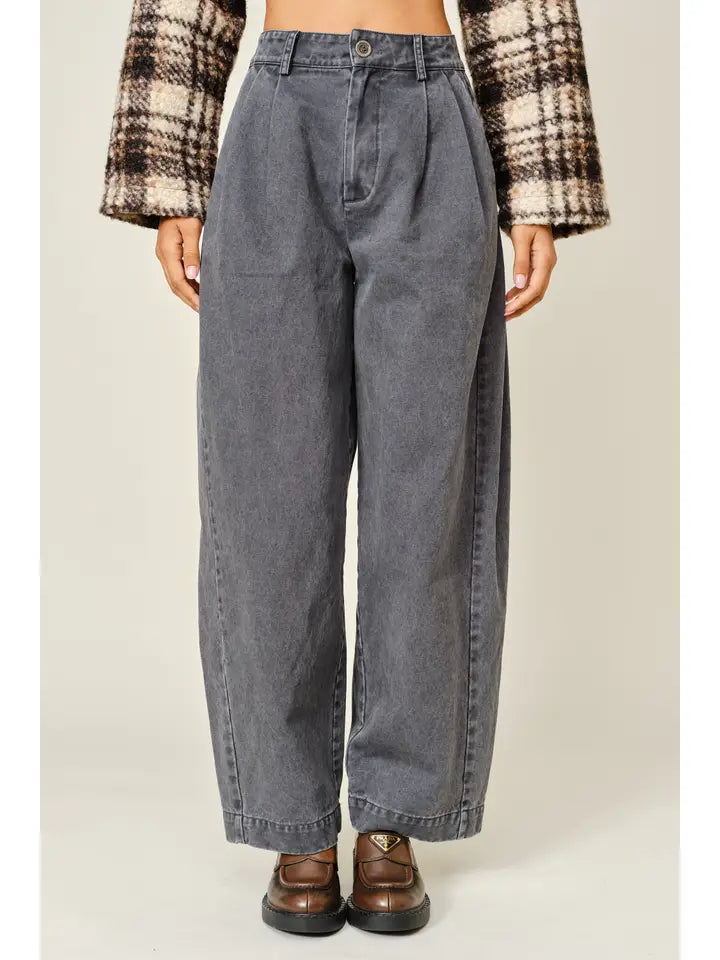 Pleated Barrel Jeans