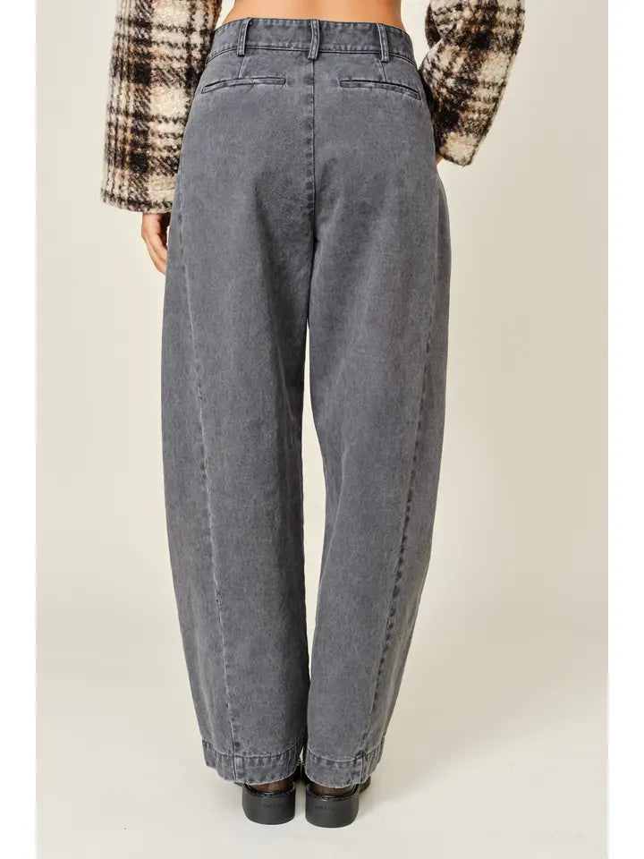 Pleated Barrel Jeans