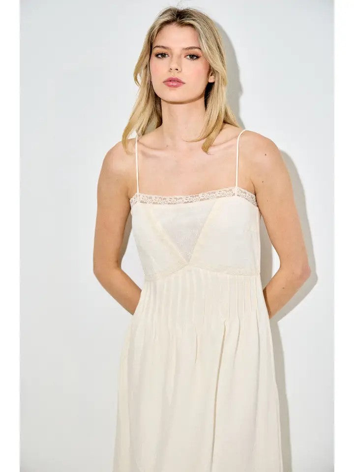 Lace & Pintuck Detailed Maxi Dress